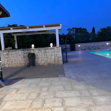 Magis أوستوني